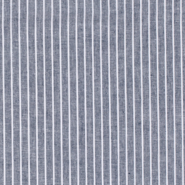 Blåvit randig tyg i lin och bomull, se vårt sortiment av heminredning, garn & tyger. Alltid till bra priser.