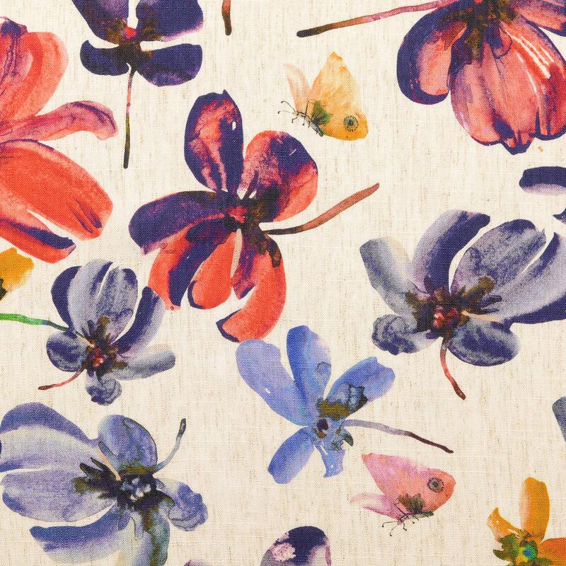 Viskos/linnetyg med blommor och fjärilar, se vårt sortiment av heminredning, garn & tyger. Alltid till bra priser.