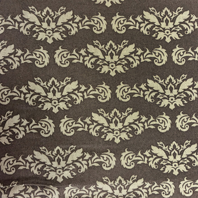 Brunt mönstrad  bomullsväv, se vårt sortiment av heminredning, garn & tyger. Alltid till bra priser.