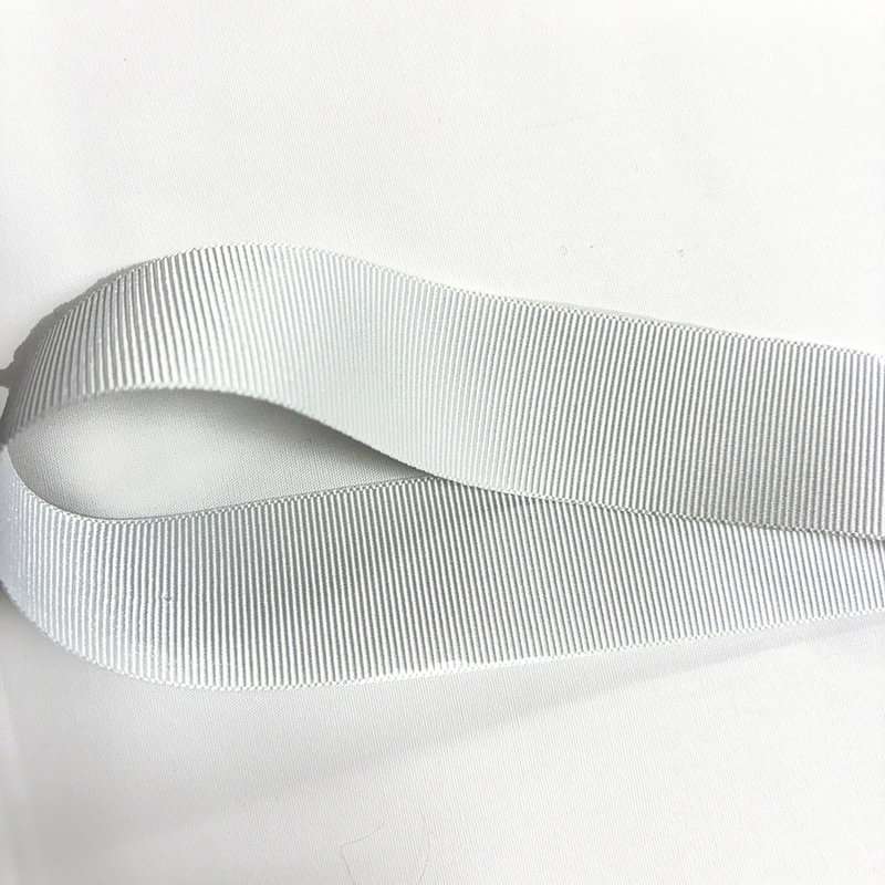 Ripsband 25mm Vit, se vårt sortiment av heminredning, garn & tyger. Alltid till bra priser.