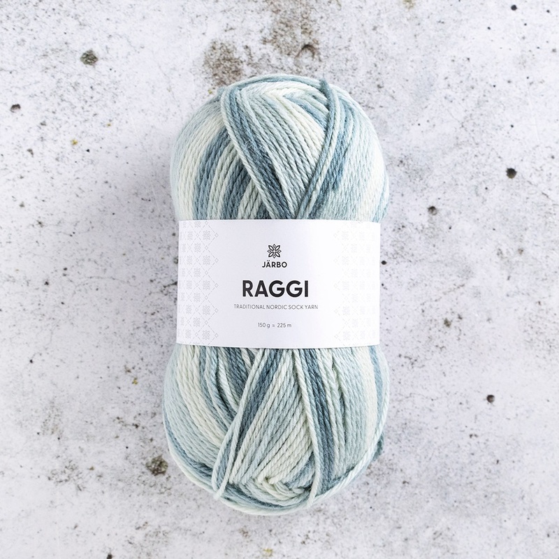 Raggi 150g Harper's Suspicions  , se vårt sortiment av heminredning, garn & tyger. Alltid till bra priser.
