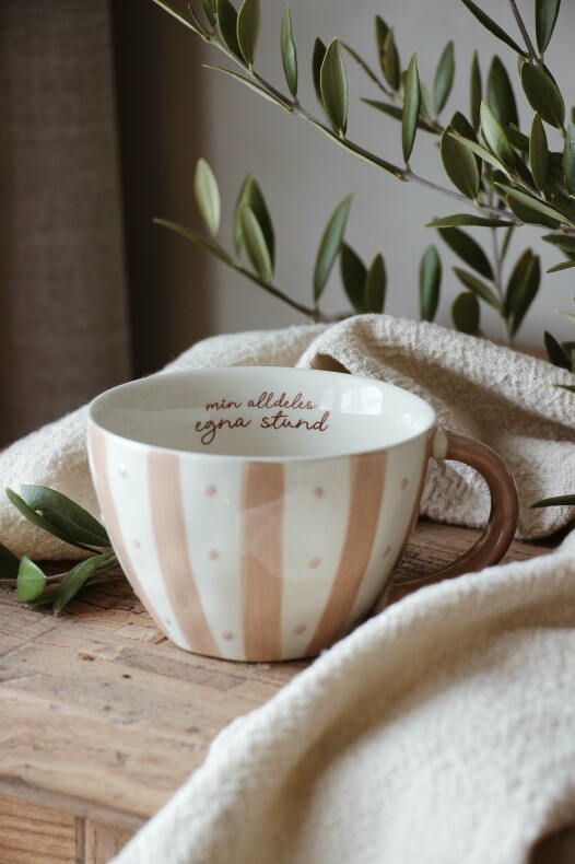Feelgoodmugg från Majas Cottage, Min alldeles egna stund, se vårt sortiment av heminredning, garn & tyger. Alltid till bra priser.
