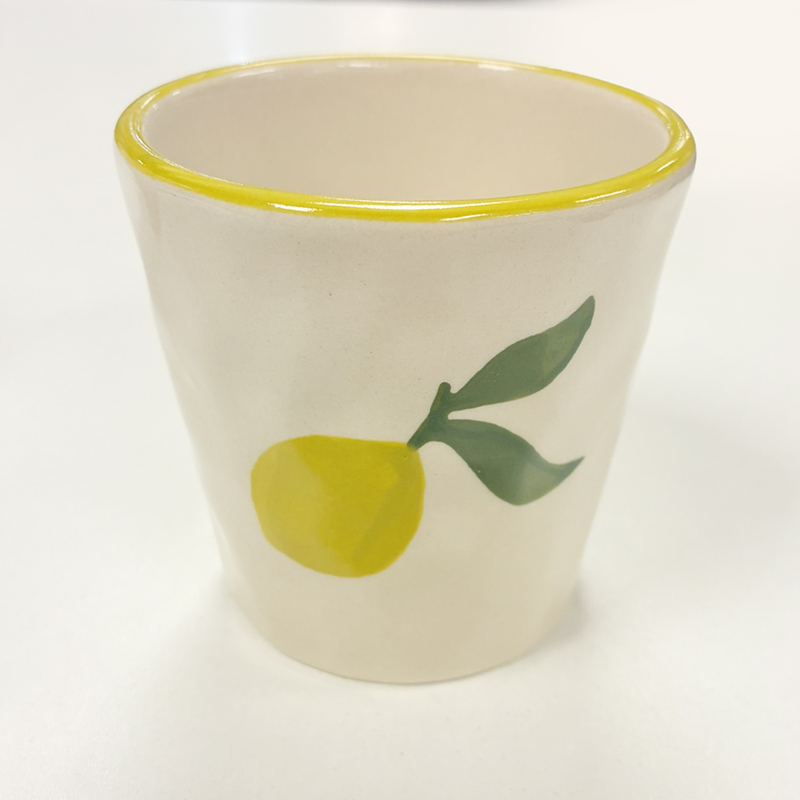 Keramikmugg med citron 200 ml, se vårt sortiment av heminredning, garn & tyger. Alltid till bra priser.