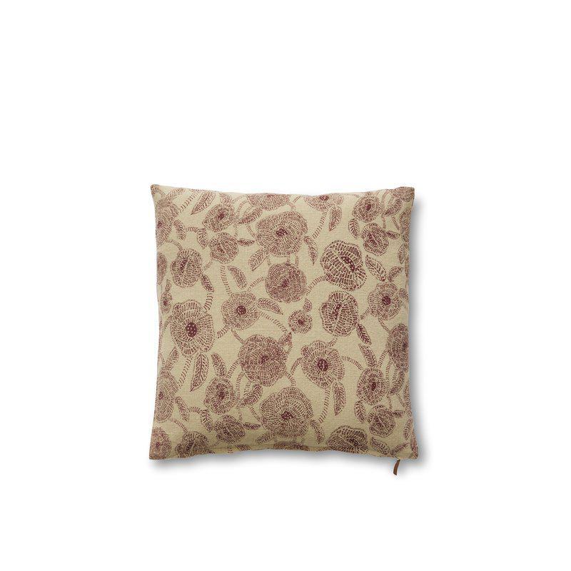 Lily kuddfodral 45x45 cm, se vårt sortiment av heminredning, garn & tyger. Alltid till bra priser.