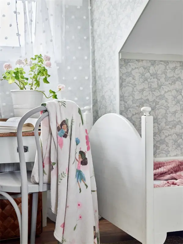 Älvor pläd 130x150 linne, se vårt sortiment av heminredning, garn & tyger. Alltid till bra priser.