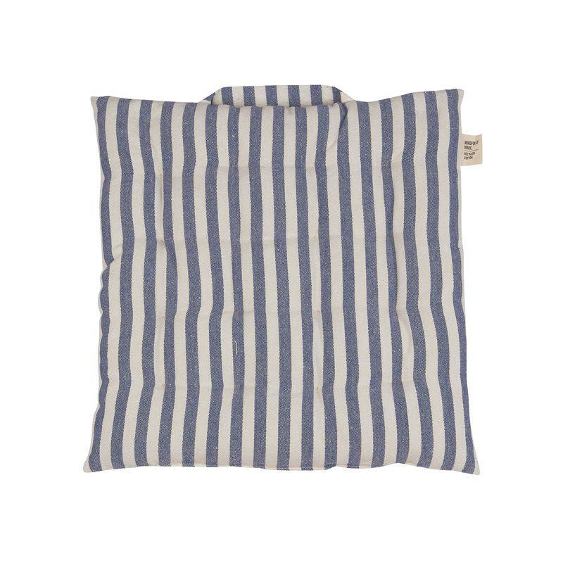 Svea Stolsdyna, 38x38cm denim/vit, se vårt sortiment av heminredning, garn & tyger. Alltid till bra priser.
