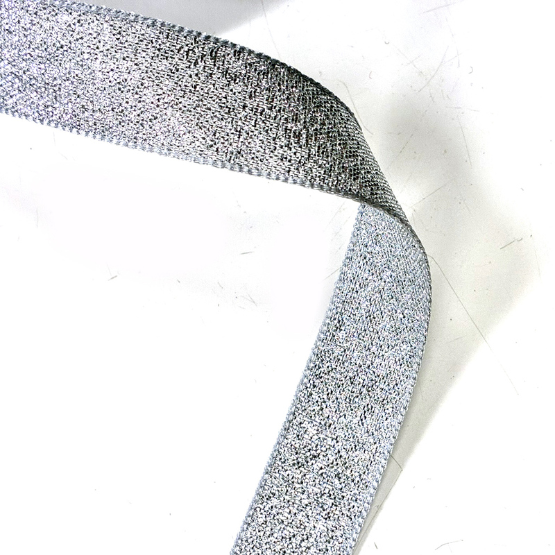 Decorband Lamé Silver 15mm, se vårt sortiment av heminredning, garn & tyger. Alltid till bra priser.