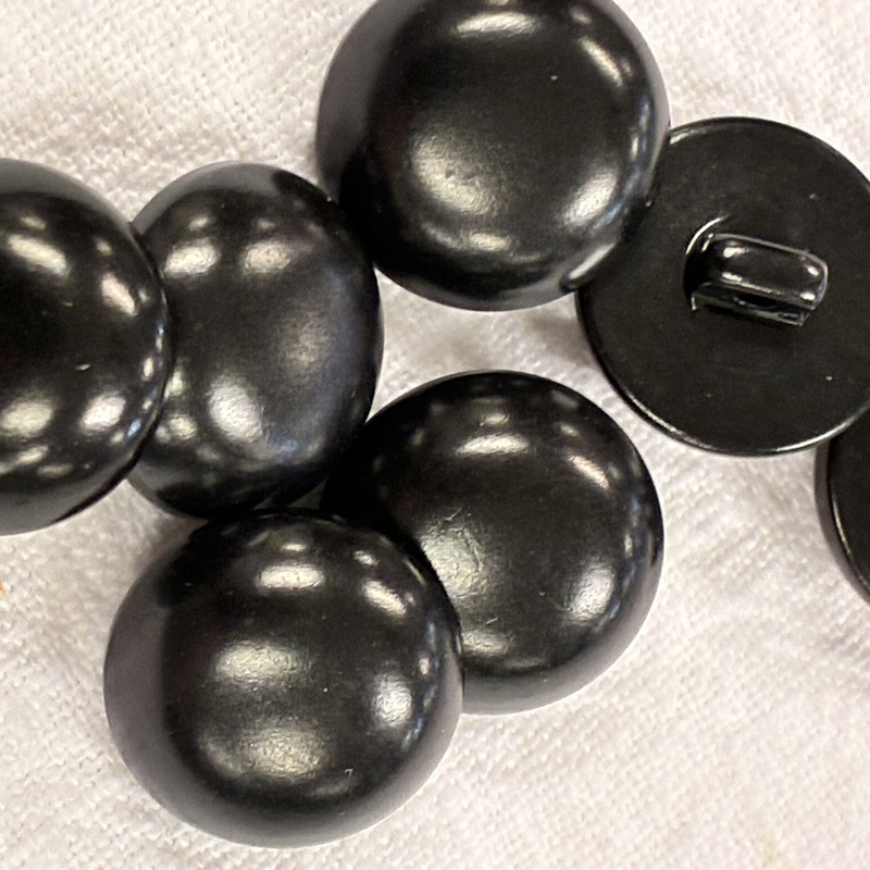 knapp baksydd, svart, ca17mm, se vårt sortiment av heminredning, garn & tyger. Alltid till bra priser.