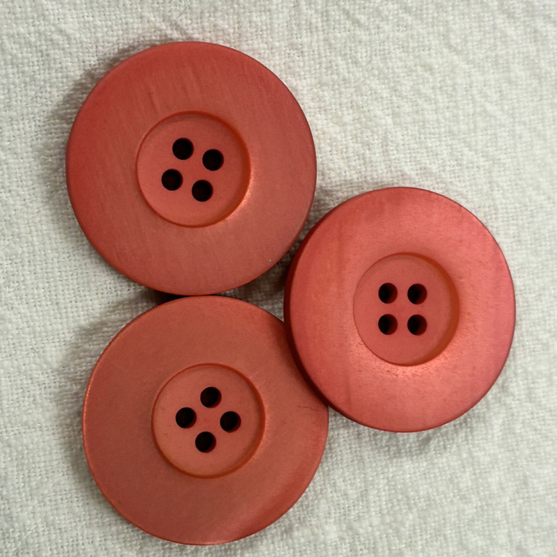 knapp, rosa m lite skimmer, 4 hål, 30mm, se vårt sortiment av heminredning, garn & tyger. Alltid till bra priser.