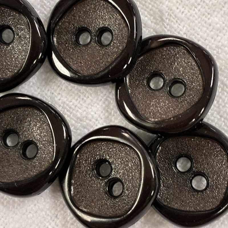 auberginfärgad knapp m 2 hål, 14mm, se vårt sortiment av heminredning, garn & tyger. Alltid till bra priser.