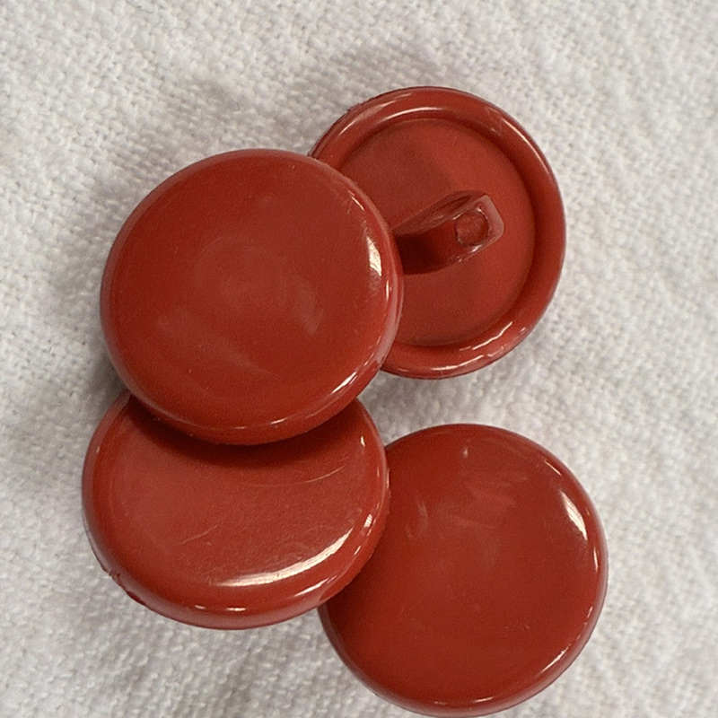 knapp baksydd, hallonröd 17mm, se vårt sortiment av heminredning, garn & tyger. Alltid till bra priser.