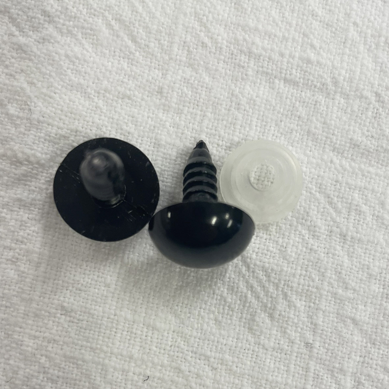 Svart öga med säkerhetsbricka 13mm, se vårt sortiment av heminredning, garn & tyger. Alltid till bra priser.