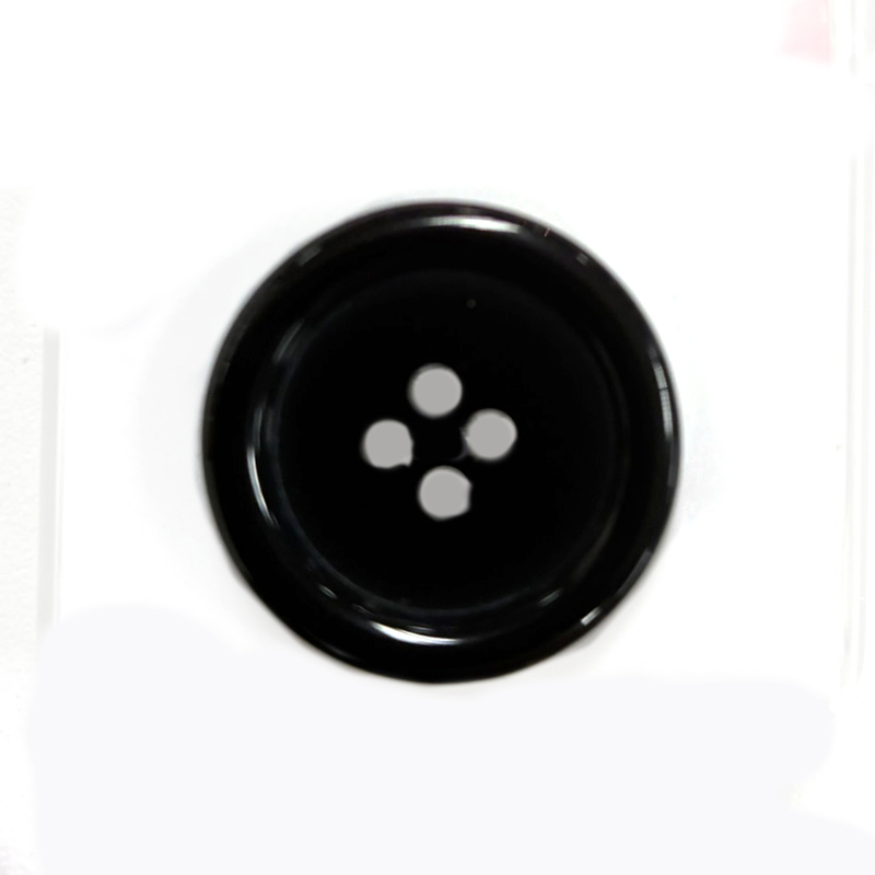 Blank svart knapp 23mm 4st i ask , se vårt sortiment av heminredning, garn & tyger. Alltid till bra priser.