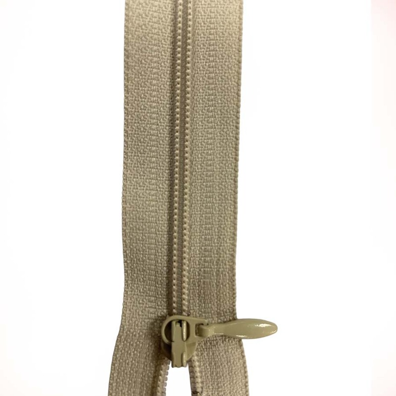 Blixtlås 35 cm Y100 4mm Beige 572, se vårt sortiment av heminredning, garn & tyger. Alltid till bra priser.