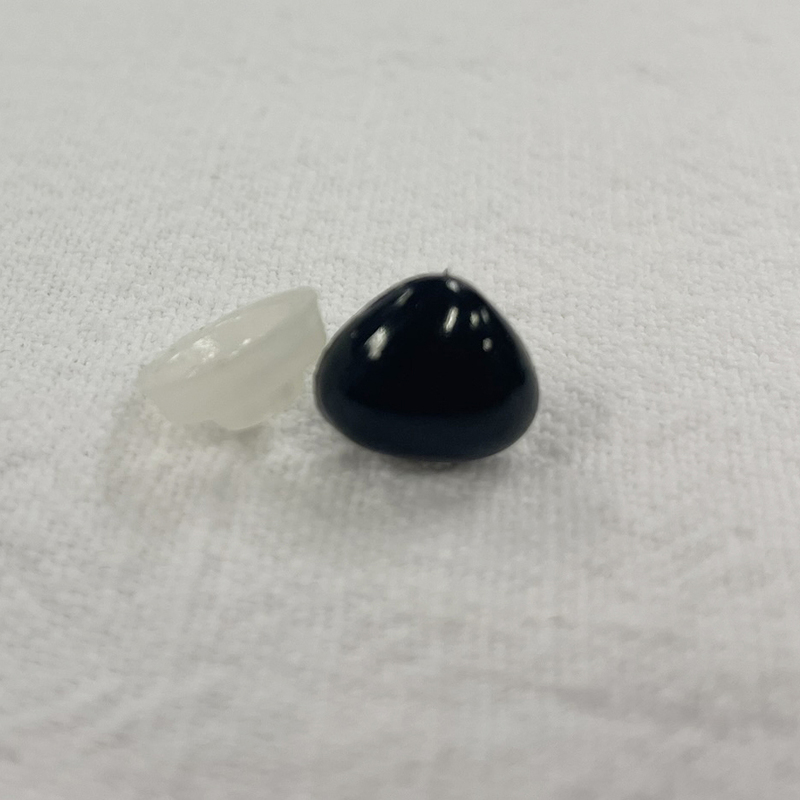Svartnos 12mm, Säkerhetsbricka på baksidan, se vårt sortiment av heminredning, garn & tyger. Alltid till bra priser.