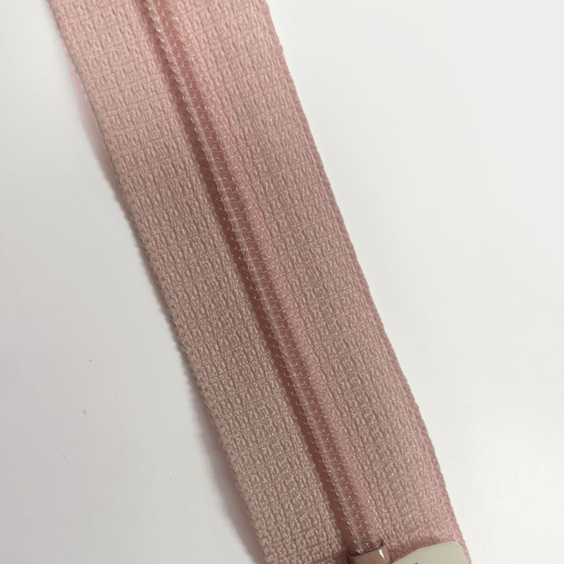 Blixtlås 15cm Y100 4mm Ljusrosa 512, se vårt sortiment av heminredning, garn & tyger. Alltid till bra priser.