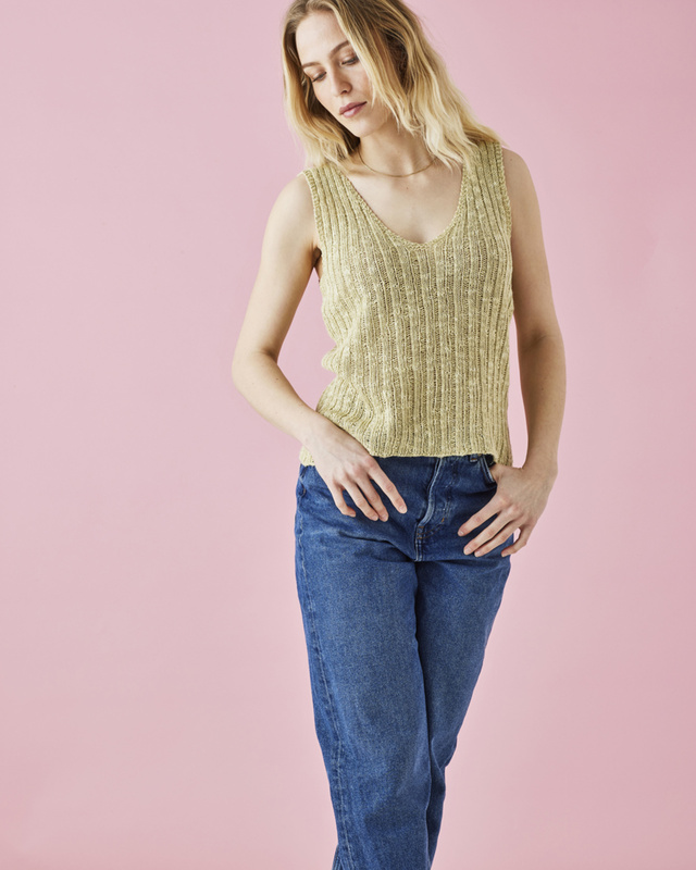 Stickmönster till Scarlet garnet 898087 Linne, se vårt sortiment av heminredning, garn & tyger. Alltid till bra priser.