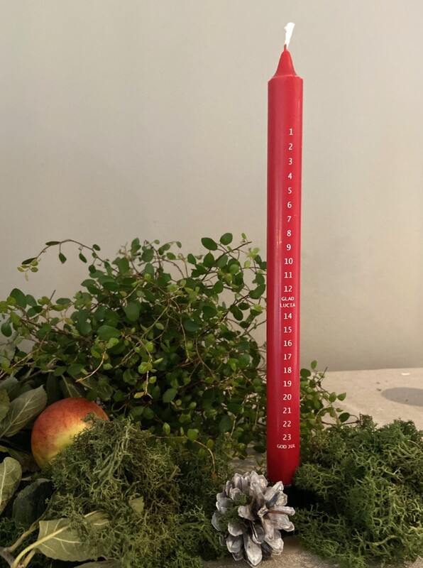 Kalenderljus röd, se vårt sortiment av heminredning, garn & tyger. Alltid till bra priser.