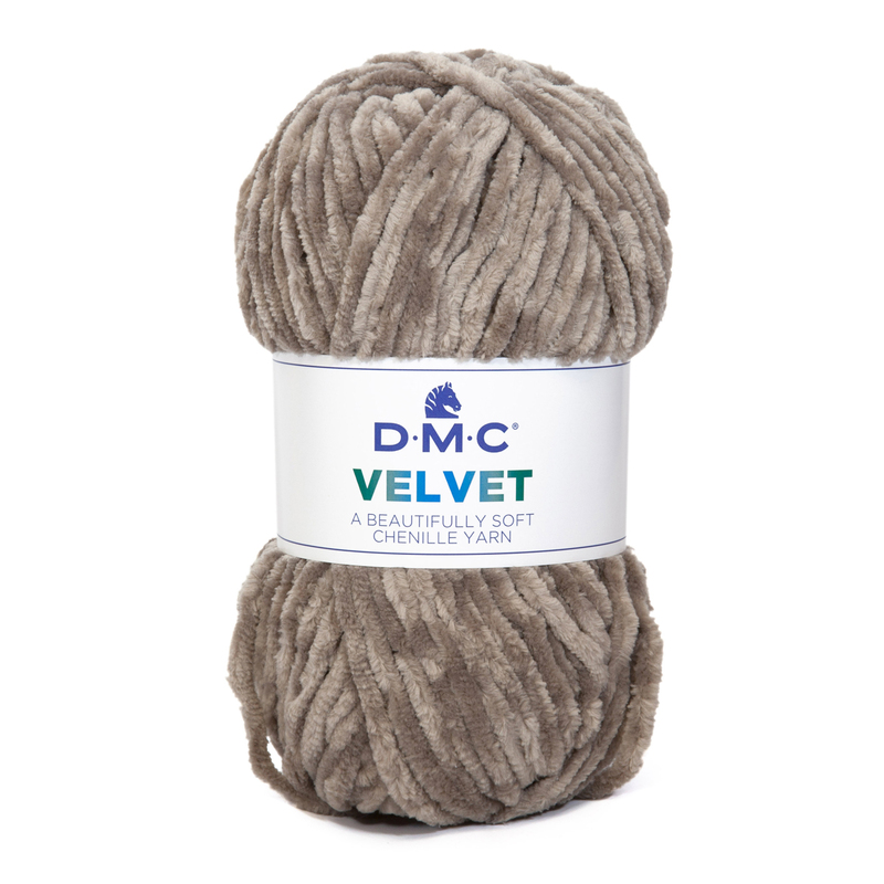 DMC Velvet Chenille 100g Mörkbeige 001, se vårt sortiment av heminredning, garn & tyger. Alltid till bra priser.