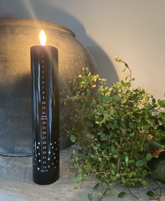 Kalenderljus lackat svart, se vårt sortiment av heminredning, garn & tyger. Alltid till bra priser.