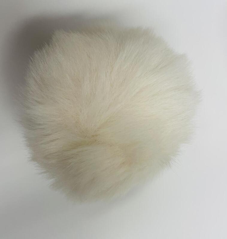 Pompom 80 mm, färg offwhite, se vårt sortiment av heminredning, garn & tyger. Alltid till bra priser.