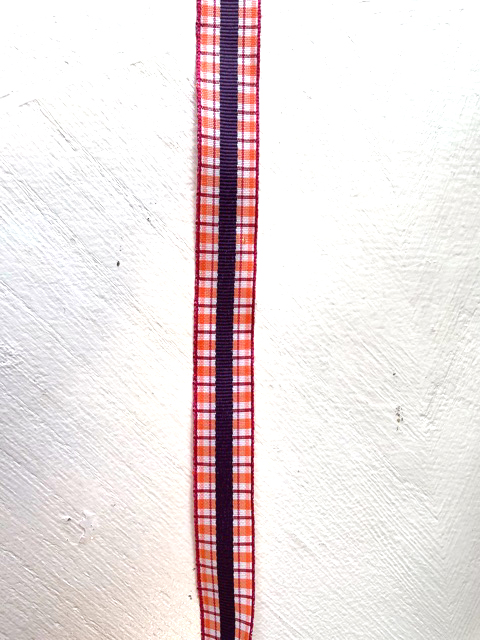 Dekorationsband lila orange rutig 15mm, se vårt sortiment av heminredning, garn & tyger. Alltid till bra priser.