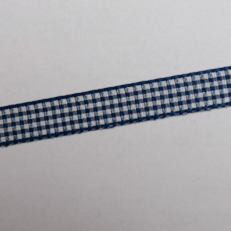 Dekorationsband rutig blå vit 10mm, se vårt sortiment av heminredning, garn & tyger. Alltid till bra priser.