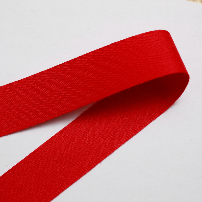Bomullsband, kyppert 30 mm Röd 30 mm, se vårt sortiment av heminredning, garn & tyger. Alltid till bra priser.
