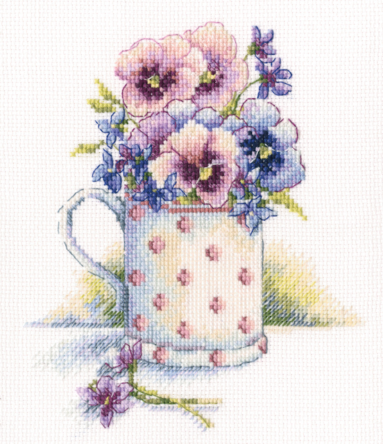  Broderikit, violer i mugg, 13.5 x 16 cm, se vårt sortiment av heminredning, garn & tyger. Alltid till bra priser.