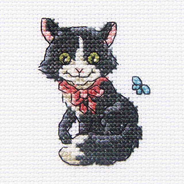 Broderi kit 8x8 cm med katten Charlie, se vårt sortiment av heminredning, garn & tyger. Alltid till bra priser.