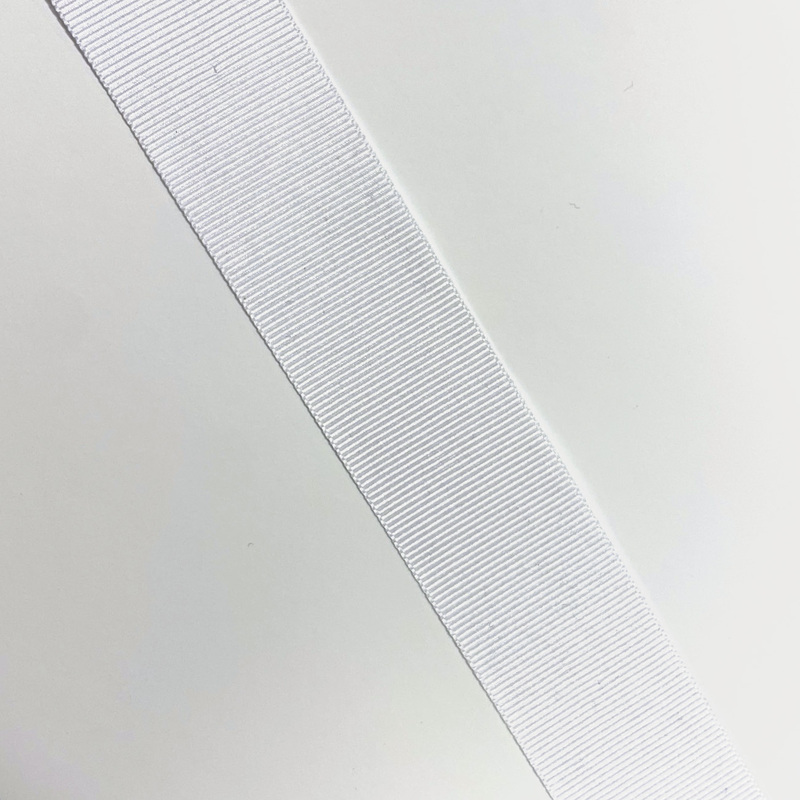 Ripsband 9401 WHITE 25, se vårt sortiment av heminredning, garn & tyger. Alltid till bra priser.
