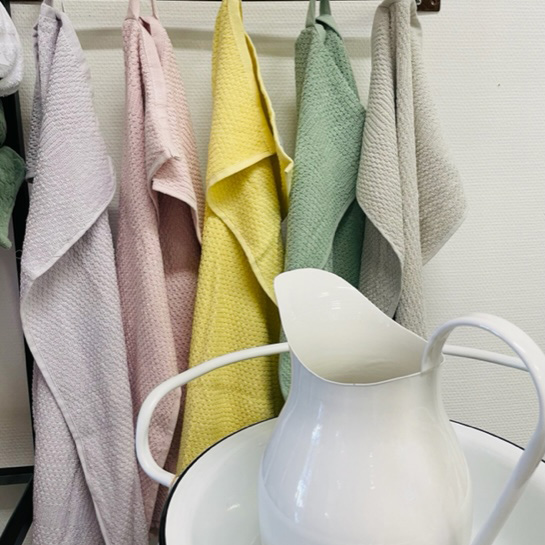 Frotte handduk, Pop  50*70 grön, se vårt sortiment av heminredning, garn & tyger. Alltid till bra priser.