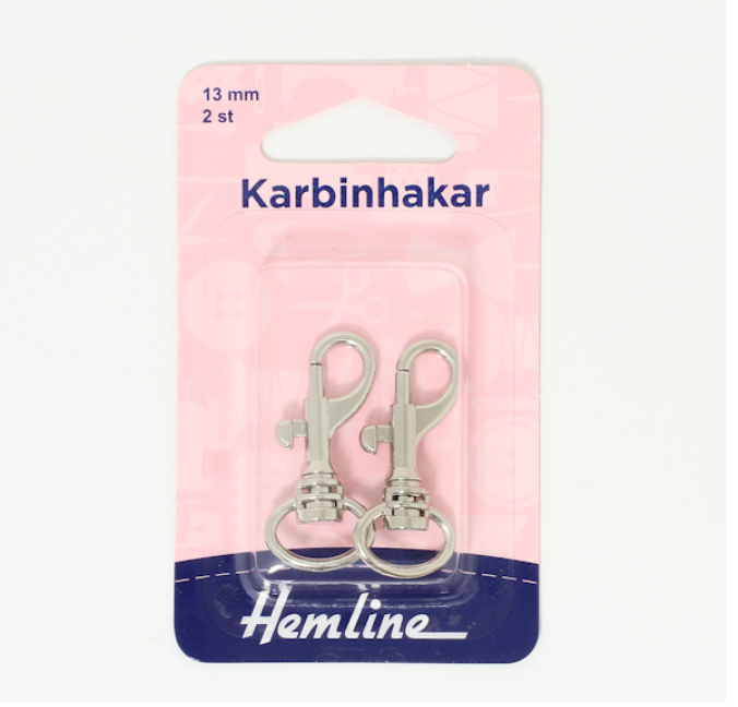 Karbinhake silver 2st, 13 mm, se vårt sortiment av heminredning, garn & tyger. Alltid till bra priser.