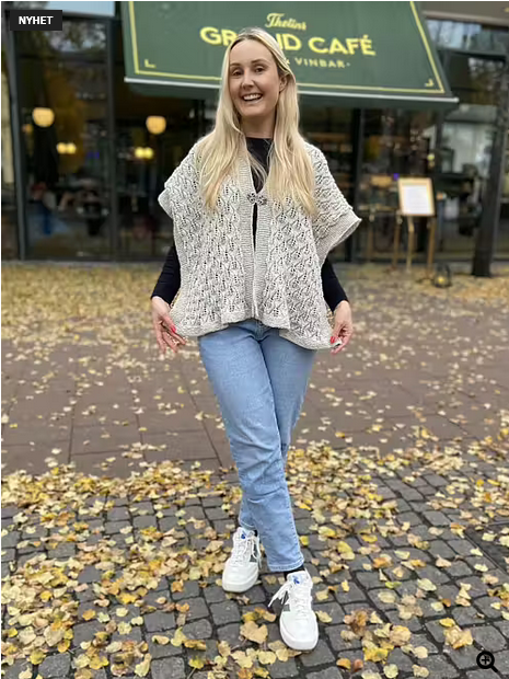 Mönsterstickad trekantsjal, stickmönster, se vårt sortiment av heminredning, garn & tyger. Alltid till bra priser.