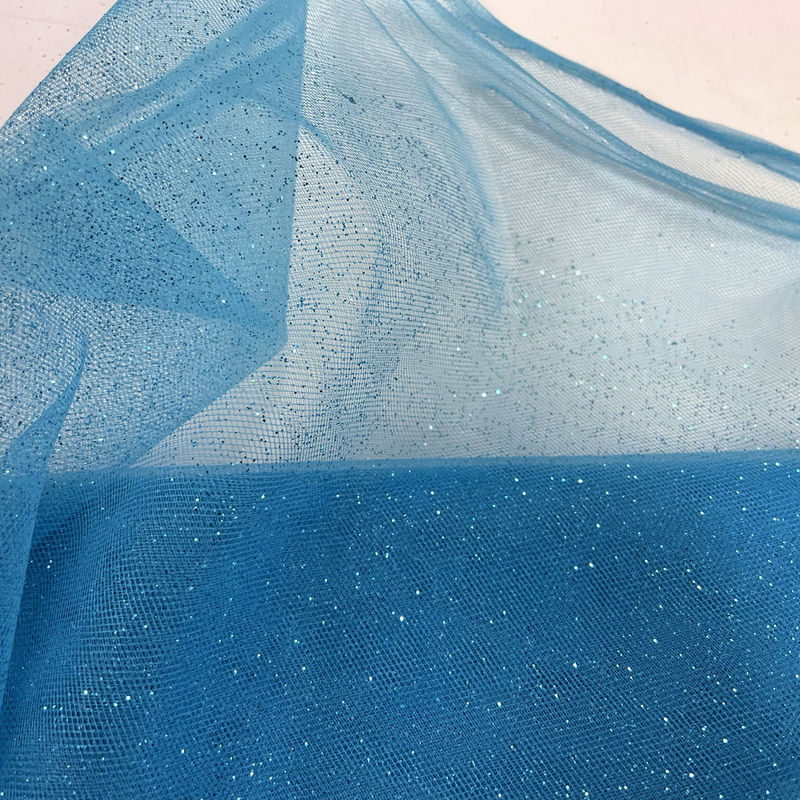 Tyll mjuk turkos  glitter 20  150cm, se vårt sortiment av heminredning, garn & tyger. Alltid till bra priser.